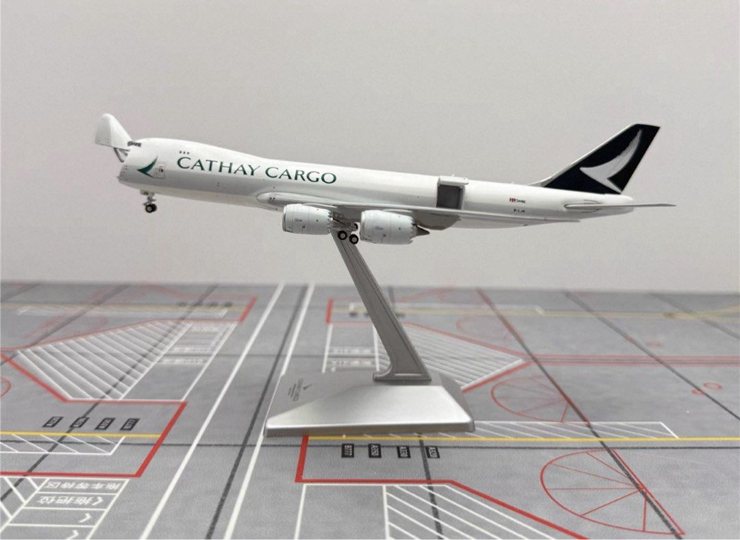 1:400 Cathay Pacific Cargo 開門版B747-8F, 興趣及遊戲, 玩具& 遊戲類