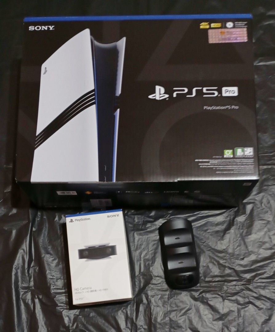 由 8240iap (刊登 ID 1377607934，圖片 2) 提交，位於 台北市 (Taipei) 的 9.9新 PS5 PRO主機 2TB 送全新HD攝影機 ，雙手把充電器 (類別：PlayStation)，說明：主機原價 24280元 只有開機完成設定就收起來了 六月買的，有購買證明 還沒登記保固 送全新PS5 HD攝影機 雙手把充電器 自取可測試。