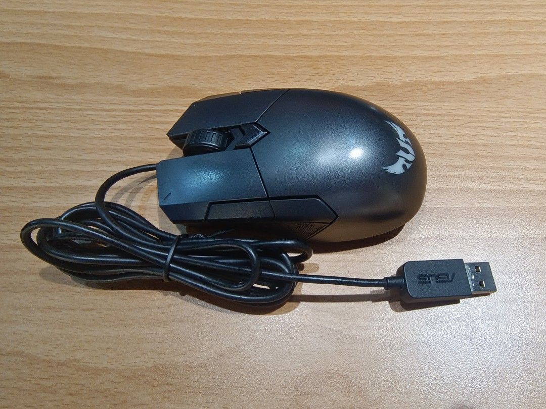 由 kenma0306 (刊登 ID 1379931585，圖片 1) 提交，位於 台北市 (Taipei) 的 ASUS 華碩 TUF Gaming M5 RGB光學滑鼠 電競滑鼠 (類別：電腦滑鼠及相關產品)，說明：華碩 TUF Gaming M5 RGB光學滑鼠 型號：P304 商品特色： 人體工學以及輕量的設計 DPI按鍵可隨時調整靈敏度 Teflon鼠腳滑動壽命長 採用Omron微動開關 電競級6200 dpi光學感測器 內建記憶體可存取自訂配置 二手商品，功能正常。。