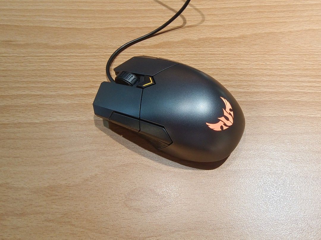 由 kenma0306 (刊登 ID 1379931585，圖片 3) 提交，位於 台北市 (Taipei) 的 ASUS 華碩 TUF Gaming M5 RGB光學滑鼠 電競滑鼠 (類別：電腦滑鼠及相關產品)，說明：華碩 TUF Gaming M5 RGB光學滑鼠 型號：P304 商品特色： 人體工學以及輕量的設計 DPI按鍵可隨時調整靈敏度 Teflon鼠腳滑動壽命長 採用Omron微動開關 電競級6200 dpi光學感測器 內建記憶體可存取自訂配置 二手商品，功能正常。。