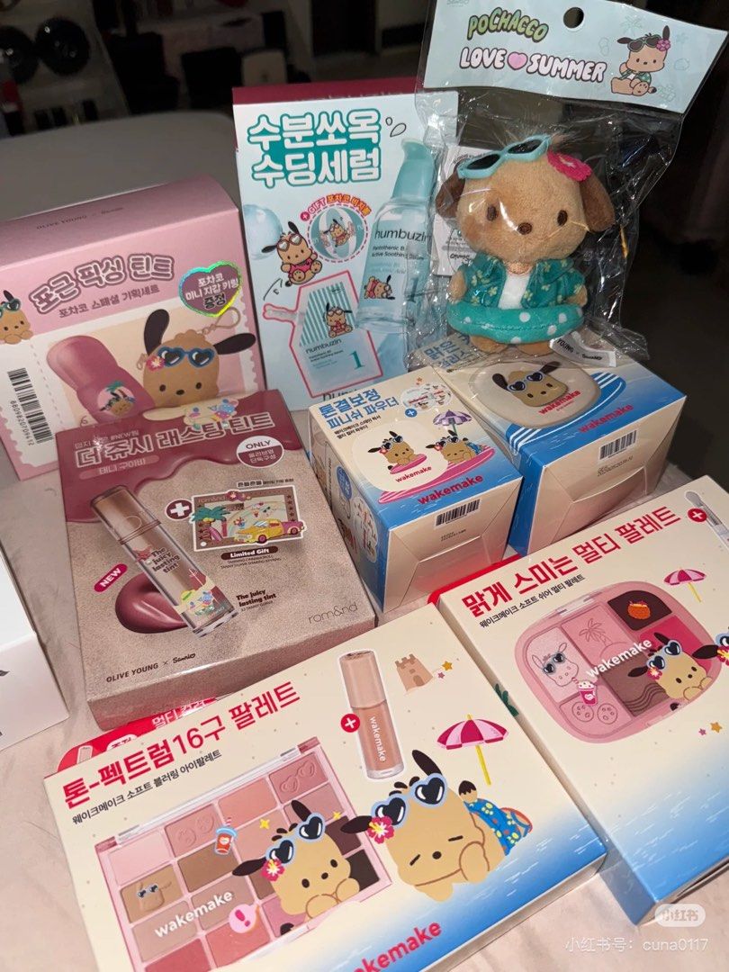 由 istxxxy (刊登 ID 1380014404，圖片 2) 提交，位於 台北市 (Taipei) 的 韓國三麗鷗聯名彩妝🇰🇷帕恰狗氣墊 (類別：化妝品)，說明：不小心買多了所以想出一點 匯款走賣貨💩或是新北面交 氣墊粉餅最白色號+2蕊+一個小樣共3樣699$ 三色蜜粉+超可愛粉撲499$ 眼影盤+遮瑕膏650$ 多功能眼影盤+刷具600$ 小狗唇釉10號色300$ 凱蒂貓棉片罐199$ 大耳狗睫毛膏組399$ 不換物 謝謝🙏。