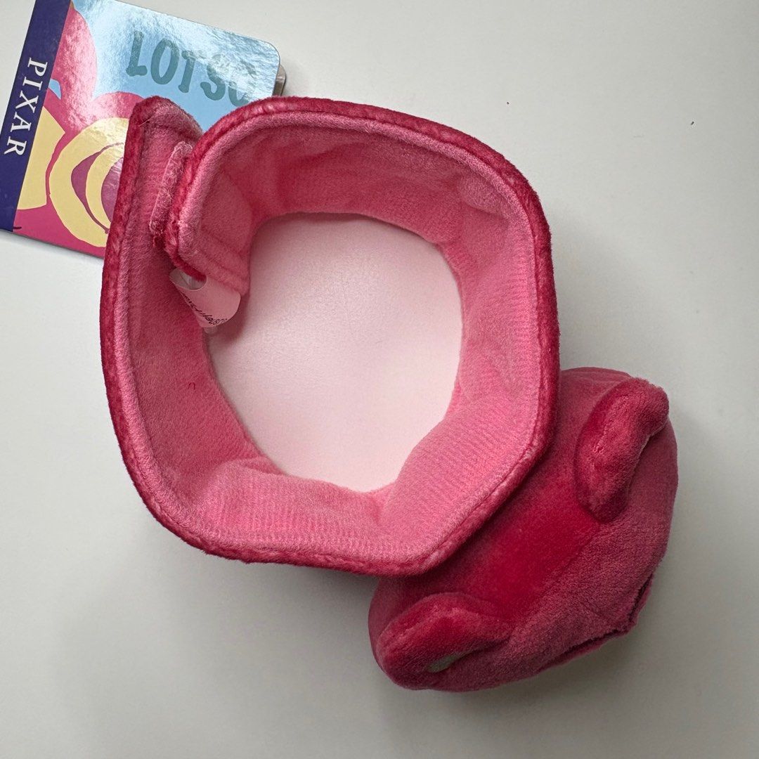 由 jiayu43129 (刊登 ID 1380090132，圖片 3) 提交，位於 台中市 (Taichung) 的 絨毛杯套-迪士尼熊抱哥 (類別：水杯、水壺)，說明：。