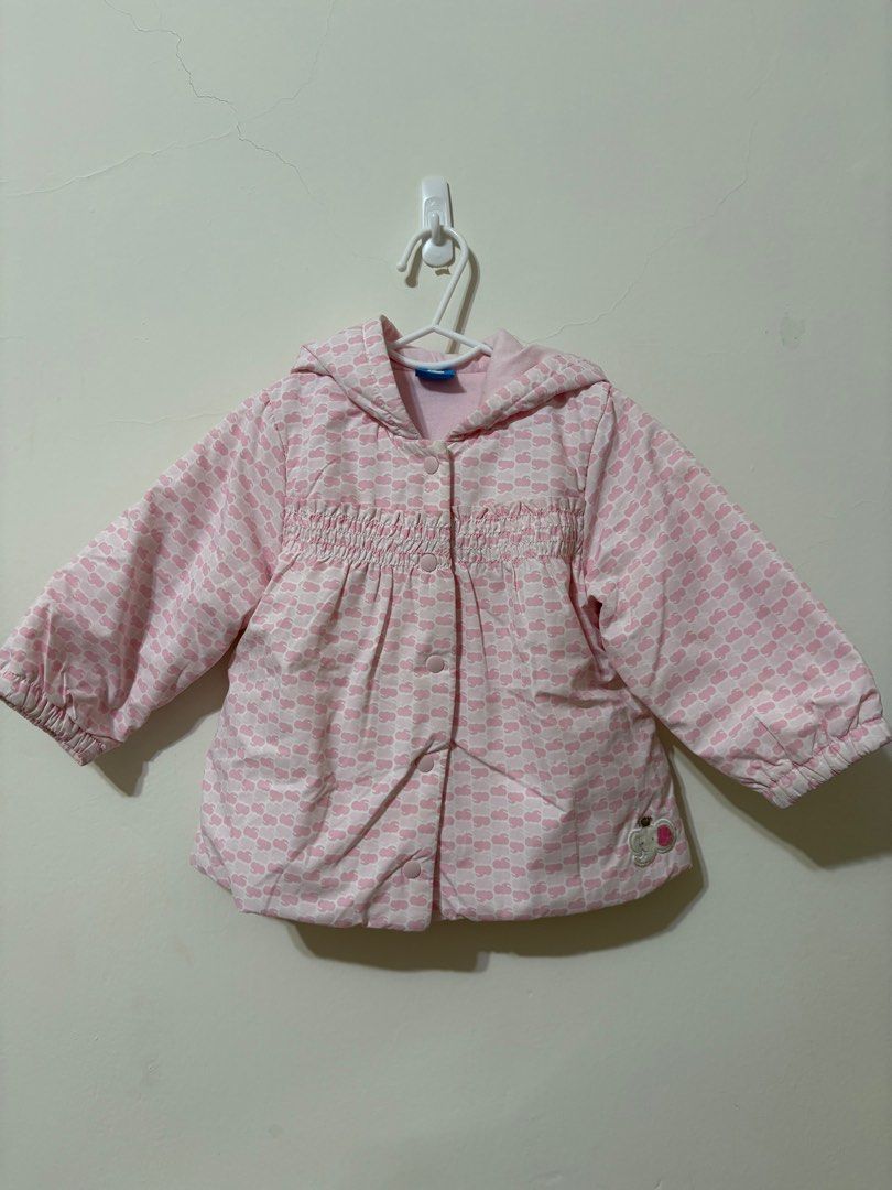 由 felicine3002731 (刊登 ID 1380073789，圖片 1) 提交，位於 台北市 (Taipei) 的 麗嬰房 鋪棉外套1 (類別：嬰兒及兒童流行時尚)，說明：無破損無明顯髒污 袖口跟領口有刷洗過 但微污 愛惜使用 扣子式的很方便 不會像拉鍊外套 常常抱起來擠成一坨 很保暖。