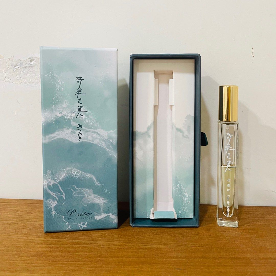 由 m89198 (刊登 ID 1379919544，圖片 1) 提交，位於 台北市 (Taipei) 的 絕版 P. Seven《 KIZA奇萊之美》淡香水 (類別：香水、體香劑)，說明：容量如照片，盒子有破損 ｜香氣基調｜大氣草本海洋調 ｜香調記憶｜月桃花 / 稻香 / 柏木 ｜前調｜薄荷、尤加利、稻米、檳榔葉、大氣海洋 ｜中調｜月桃花、薰衣草、天竺葵、茉莉、玫瑰 ｜後調｜柏木、龍涎香 ｜成份｜植物酒精、純水、香料 。