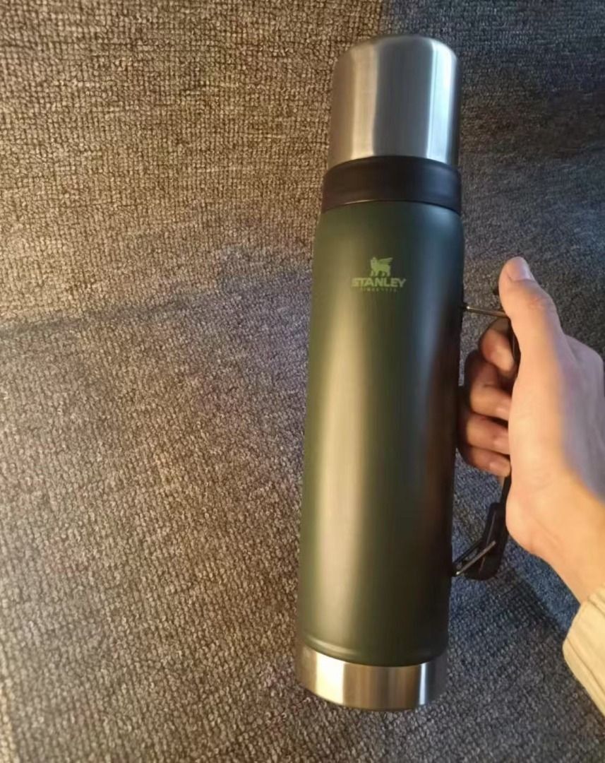 🌹 Stanley thermos cup large capacity portable outdoor car kettle green (Category: Water Bottles & Tumblers) located in Singapore. Submitted by jpjpsusuki613 (Listing ID 1380010156, Image 3). Description: 🌹 Stanley thermos cup large capacity portable outdoor car kettle green ✅ Capacity: 1.4L、1.9L 🌈 Color: green 💕 Brand new in stock. 💬 If interested, pm~😘 🚛 I can arrange delivery via J&T, free postage, cash on delivery.