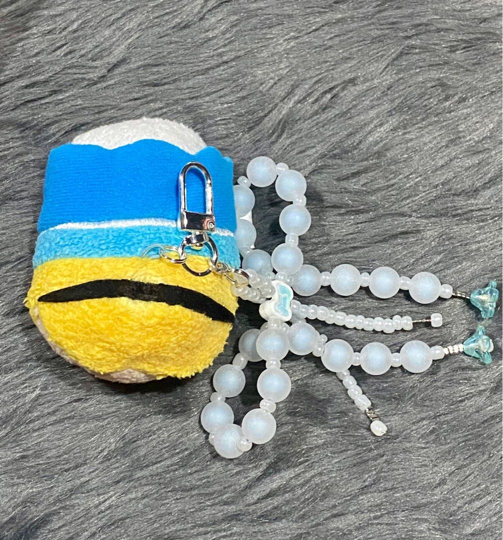Alice tsum tsum plush charm ⏱️ (Category: Plushies & Soft Toys) located in Makati City. Submitted by ahli_sbd (Listing ID 1380085120, Image 3). Description: The handmade beaded ribbon is detachable, so you can customize it just the way you like. Just a quick heads-up—the tag is a bit faded. Plush has been washed and cleaned, just waiting to find someone to love it! ⏱️ 💌.