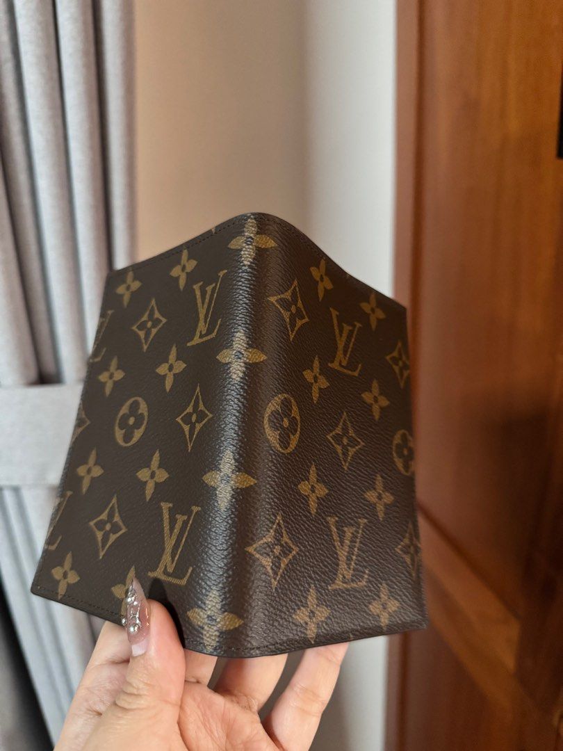 AUTHENTIC LV PASSPORT HOLDER (Category: Luxury Bags & Wallets) located in Makati City. Submitted by csastorefinds (Listing ID 1380042472, Image 3). Description: Used once. STEAL PRICE AT 14,000. No box. .