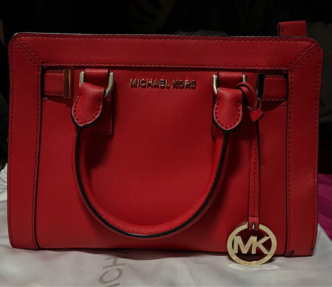 Authentic MK bag (Category: Luxury Bags & Wallets) located in Caloocan City. Submitted by glamorouslysexy (Listing ID 1379939754, Image 2). Description: Super like new as in with a little flaws lng refer to the photos Used once lng on my birthday date What you see is what you get With strap .