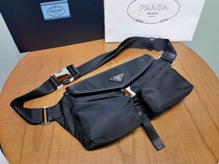 (Category: ) located in . Submitted by luxurycloset.shop (Listing ID 1379976690, Image 1). Description: .