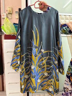 (Category: ) located in . Submitted by lins_wardrobe (Listing ID 1380056062, Image 1). Description: .