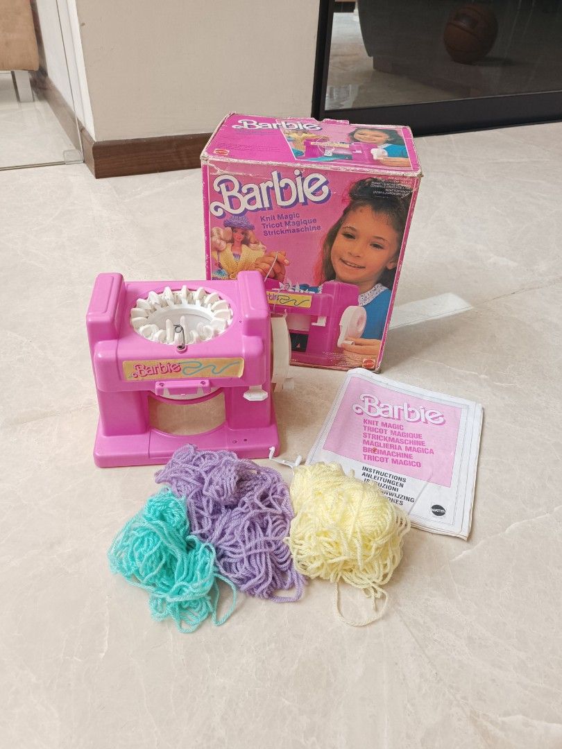 Barbie Super Knit Magic Knitting Machine Vintage Playset Toy Mattel Made in Italy Hardly Used (Kategori: Mainan & Baby Walker) berada di Tangerang. Dikirim oleh yulismg (ID iklan 1379963216, Gambar 1). Deskripsi: Working well Hardly used Complete with box and original yarn From my collection.