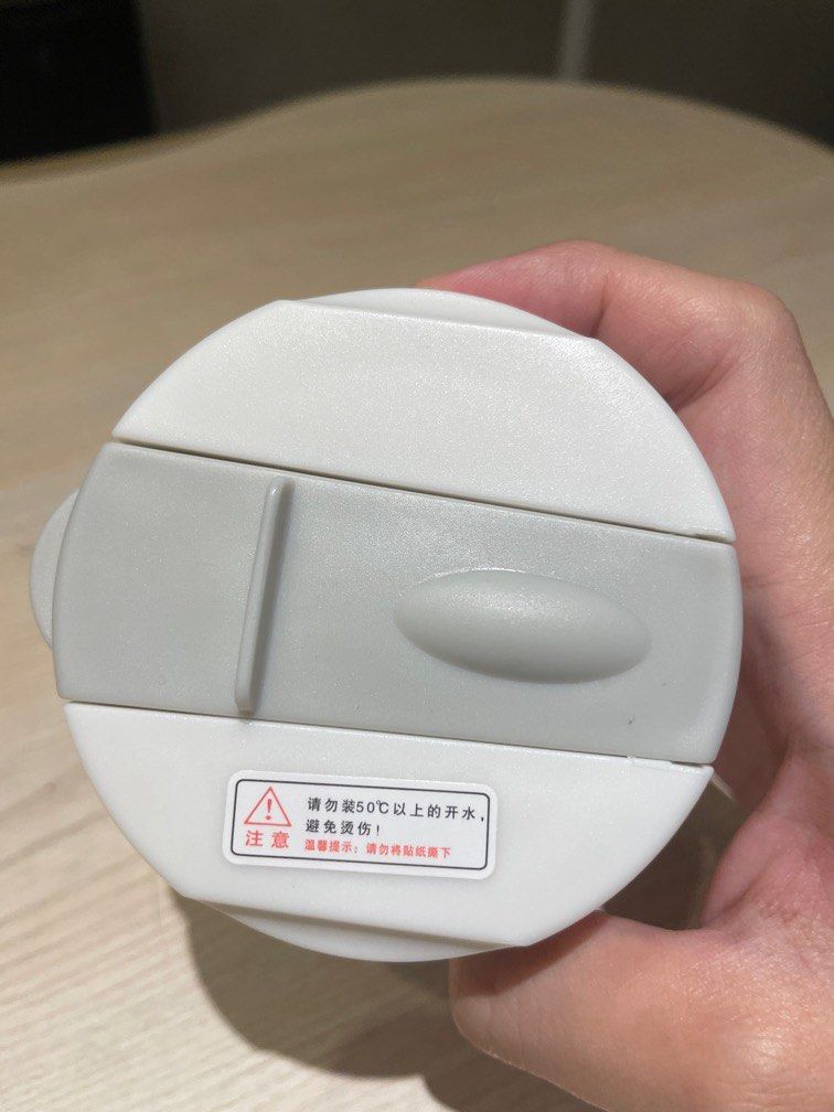 由 fivetwenty520 (刊登 ID 1380030159，圖片 3) 提交，位於 台北市 (Taipei) 的 [CHER] 可愛便攜噸噸吸管杯 (類別：水杯、水壺)，說明：產品特色： 1. 食品級矽膠吸嘴 2. 360度防護倒置不漏水 容量：300ml 尺寸：11*6.5cm 材質：杯身PC（食品級材質）/杯蓋PP 產地：中國。