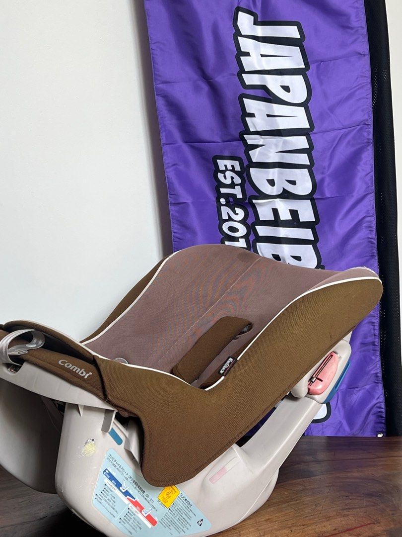 Combi Coccoro (Category: Car Seats) located in Bacoor. Submitted by japanbeibishop (Listing ID 1379973327, Image 3). Description: Car Seat Brand/Model: COMBI Coccoro ▫️Convertible Car Seat ▫️Five-point adjustable safety harness ▫️Safe for newborn to toddler ▫️Can be use as a rocker ▫️Front & rear facing ▫️FAA Approved (Airplane use) -Lightweight & compact perfect for travel seat. Clean and ready to use ✔️ *Please send direct message for price. **
