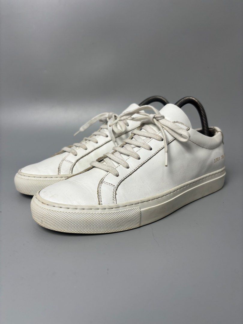 Common Projects Achilles Low (Category: Sneakers) located in Quezon City. Submitted by willsmile (Listing ID 1380038199, Image 1). Description: Common Projects Achilles Low Size: 38 Mens Color: White Used Excellent No Other Inclusion No Box, Pair Only MOP: gcash, bank transfer (bpi) Courier: J&T, lalamove Please view all uploaded photos before purchase you can also ask questions about the item Location: quezon city fairview Message us for more de