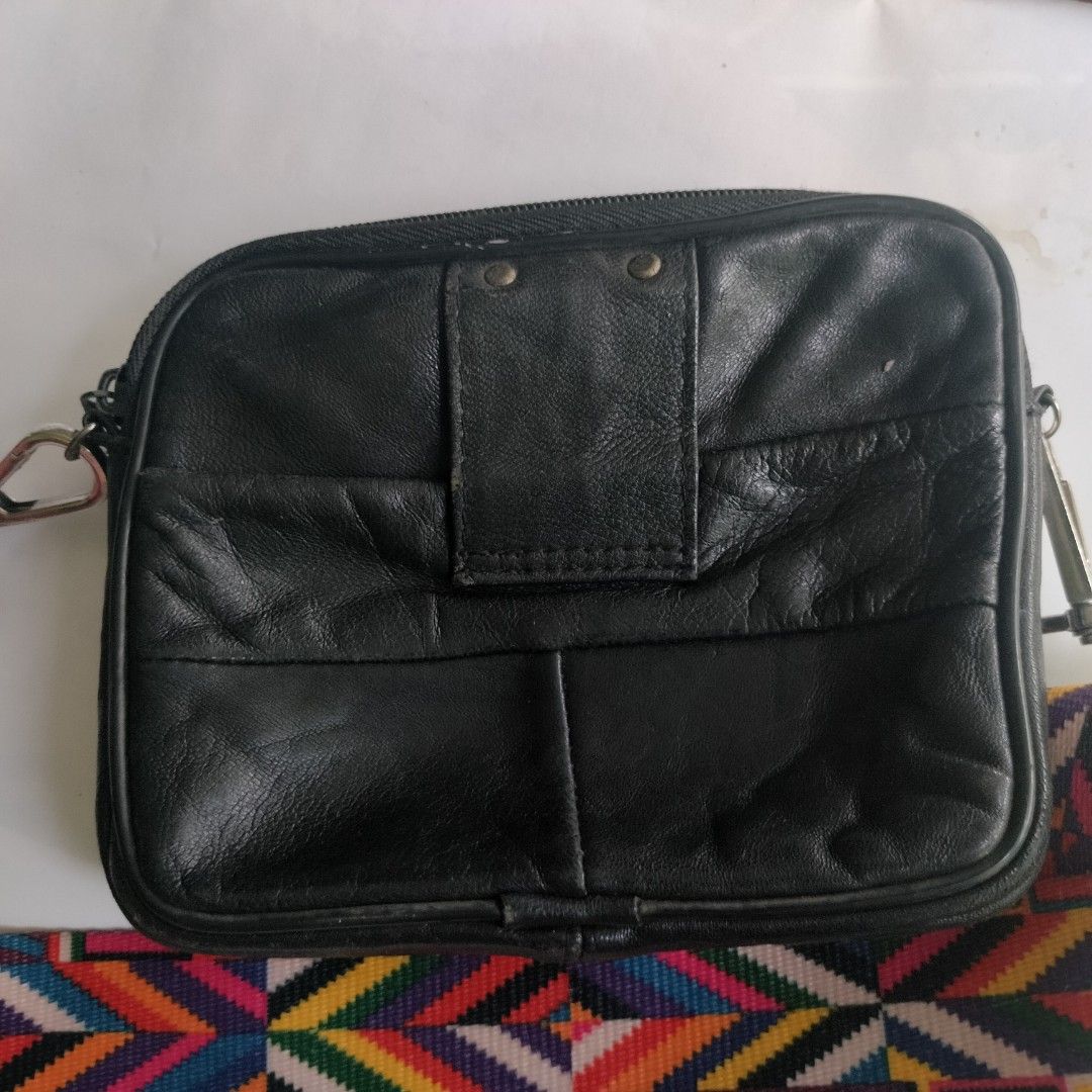 Cross Body Lite (Category: Cross-body Bags) located in Pasig City. Submitted by hapibibiness (Listing ID 1379982407, Image 2). Description: Multi compartment with changeable strap lightly used Great for keeping important things organized in a light bag.