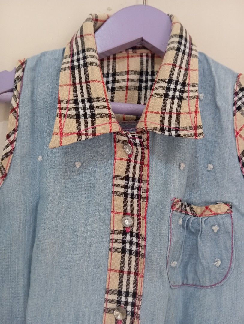 Denim Top anak perempuan (Kategori: 4 hingga 7 tahun) berada di Tangerang. Dikirim oleh brishop.19 (ID iklan 1379993160, Gambar 2). Deskripsi: denim top anak perempuan kondisi oke 3-4 tahun.