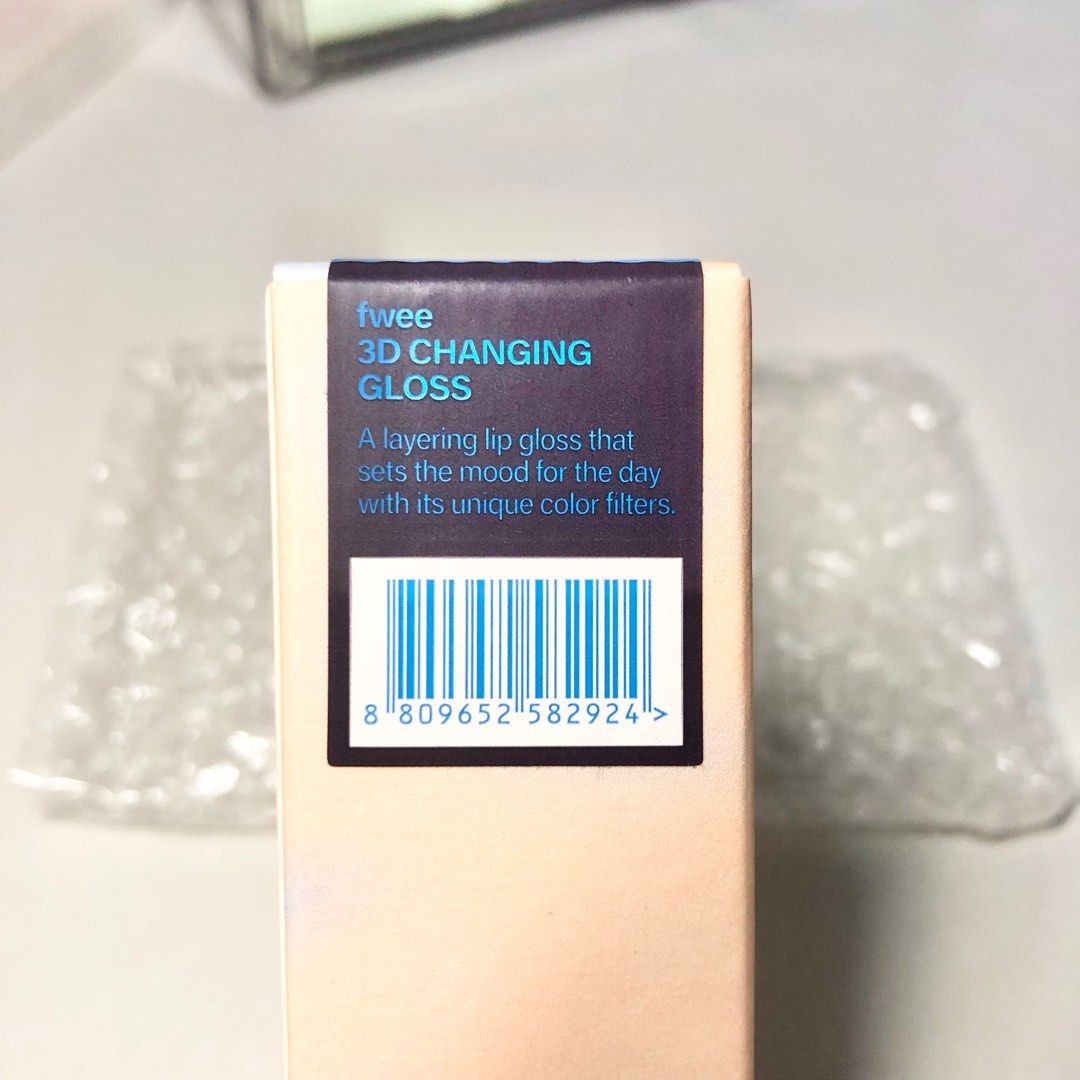 FWEE 3D Changing Gloss Korean Lipgloss (Category: Makeup) located in Caloocan City. Submitted by nadicart (Listing ID 1380010644, Image 3). Description: For sale Korean Viral Lipgloss FWEE 3D Changing Gloss in 01 Scene Black 🛒✨ Selling for 400 (orig price is 800+).
