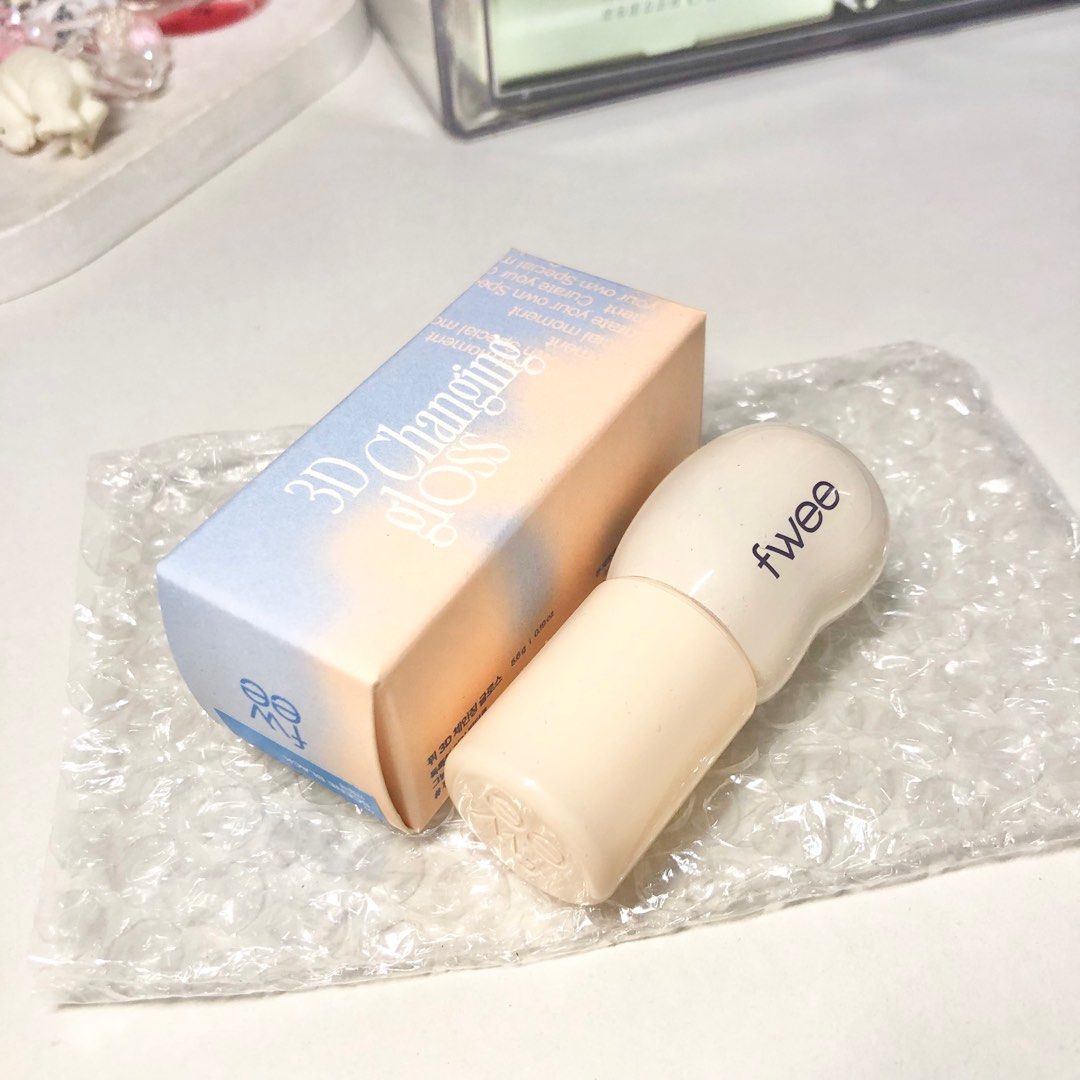 FWEE 3D Changing Gloss Korean Lipgloss (Category: Makeup) located in Caloocan City. Submitted by nadicart (Listing ID 1380010644, Image 2). Description: For sale Korean Viral Lipgloss FWEE 3D Changing Gloss in 01 Scene Black 🛒✨ Selling for 400 (orig price is 800+).