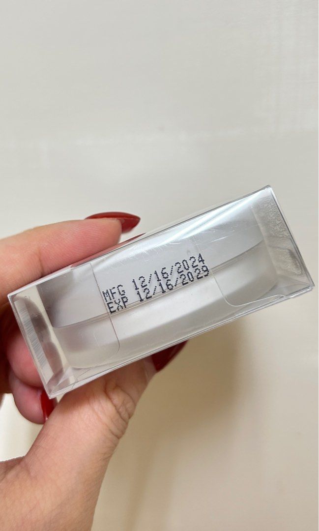 由 chun_x0 (刊登 ID 1379962895，圖片 3) 提交，位於 台北市 (Taipei) 的 heme輕透持妝蜜粉01.柔光 (類別：化妝品)，說明：✨全新未拆封 ✨至2029.12.16 ✨可賣📦便!!!!! ❌換物，謝謝!!!!。