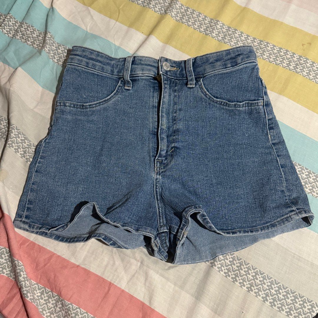 H&M - Highwaist Denim Short (Category: Shorts) located in Manila. Submitted by ac.closet (Listing ID 1380044781, Image 1). Description: H&M Highwaist Denim Short Size: 28-29 (EUR 38) •no flaws •perfect condition - bagong bago pa •pwede sa maarte at mapili .