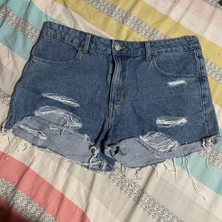 (Category: ) located in . Submitted by ac.closet (Listing ID 1380045367, Image 1). Description: .