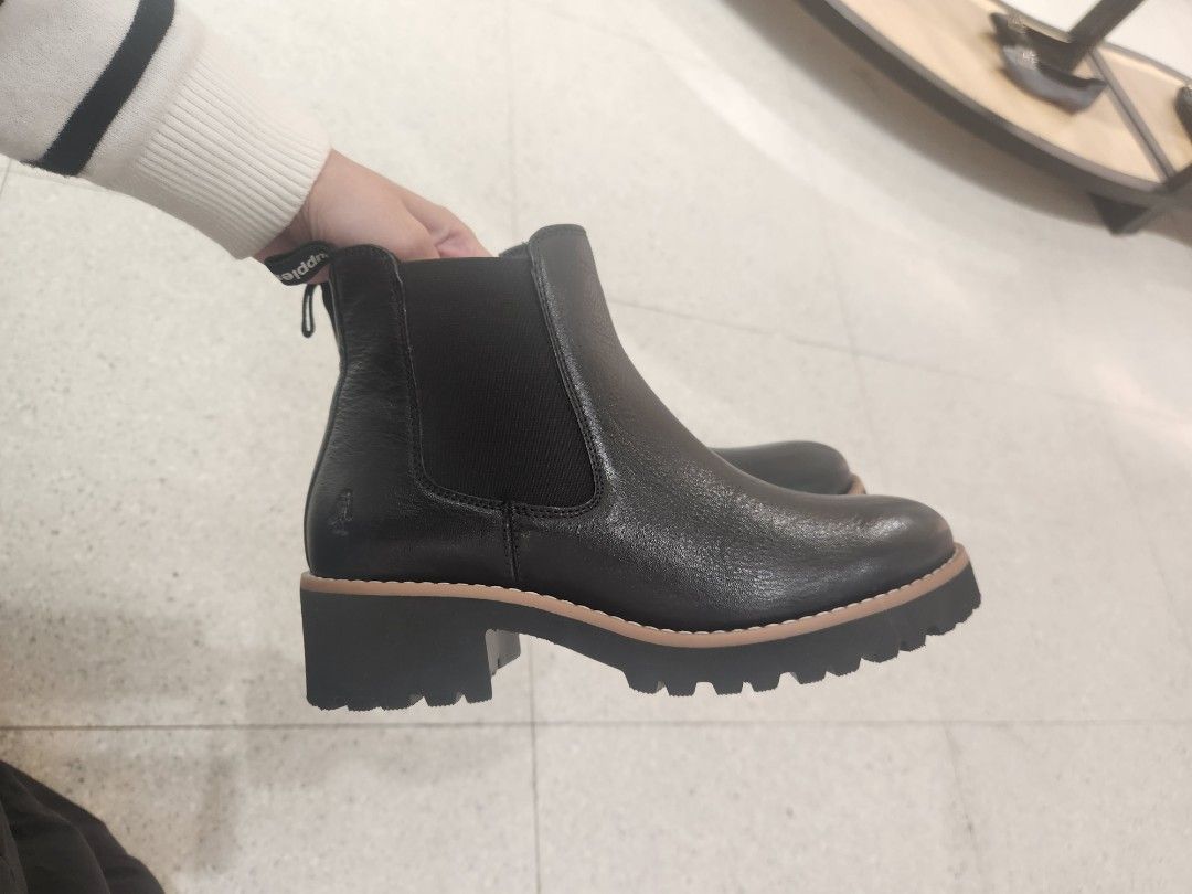 Hush Puppies Boots, Fesyen Wanita, Sepatu di Carousell