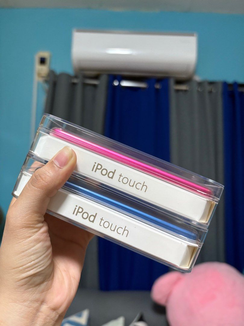 iPod Touch 7th Generation 256gb Like New with box (Category: iPad) located in Manila. Submitted by yezdeal2017 (Listing ID 1378841663, Image 2). Description: Super rare in Ph Marketplace makahanap ng iPod Touch 7th gen 256gb!!! Limited lang E/B/A/Y comparison Price is 17,500 My price; ₱12,500 negotiable onte 💓💓Pink Color; with box 💓💓 ✅Good as new Condition! Super smooth unit with Freebies Super Clear Camera😍 Can install social apps Banking A