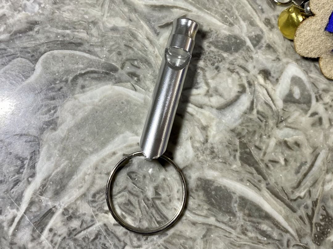 由 Naribushi (刊登 ID 1379953197，圖片 2) 提交，位於 台中市 (Taichung) 的 💕拆封全新 遛龜繩 含哨子 | 藍色 陸龜 澤龜 牽引繩 | 寵物背帶 散步外出 攜帶龜龜🐢 (類別：寵物及其他)，說明：📍拆封全新。 📍買來遛家裡的陸龜，但拆封後稍微攤開就發現尺寸不合我家的龜QQ 購買花了200元，僅30元出清， 顏色藍色，尺寸如實拍照，這條的尺寸是買M號，說是適合烏龜胸長一圈8~38cm， 售出不退換，請龜友們測量準確沒問題再下單哦*⸜( •ᴗ• )⸝*歡迎帶走！ 🔥🔥🔥🔥🔥🔥🔥🔥🔥🔥🔥🔥 有興趣的話歡迎聊聊詢問，我可以再細拍詳細狀況給您參考， 如有其他任何問題歡迎提出，只要看到訊息後，我會盡快回覆。。