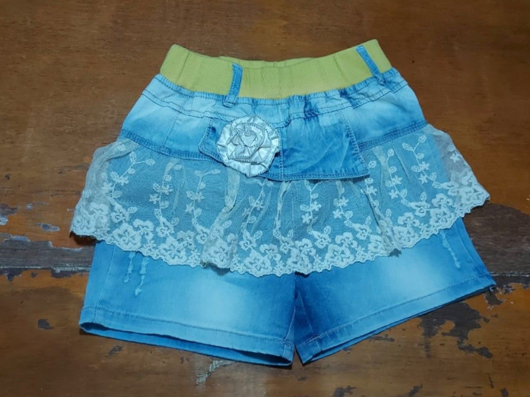 jeans shorts anak perempuan lace (Kategori: 4 hingga 7 tahun) berada di Jakarta Timur. Dikirim oleh pinkiesfairies (ID iklan 1380088601, Gambar 1). Deskripsi: .