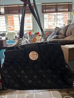 (Category: ) located in . Submitted by thrifted.love_fire (Listing ID 1379962175, Image 1). Description: .