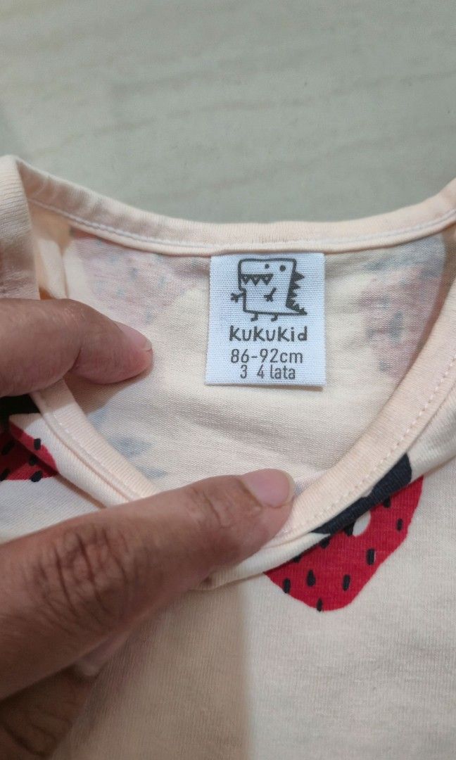 Kukukid jumpsuit bodysuit top (Kategori: 1 hingga 3 tahun) berada di Palu. Dikirim oleh tyche_id (ID iklan 1379964822, Gambar 2). Deskripsi: brand kukukid, estimasi 3 tahunan up to 4 tahun kecil no defect.
