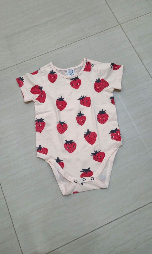 Kukukid jumpsuit bodysuit top (Kategori: 1 hingga 3 tahun) berada di Palu. Dikirim oleh tyche_id (ID iklan 1379964822, Gambar 1). Deskripsi: brand kukukid, estimasi 3 tahunan up to 4 tahun kecil no defect.