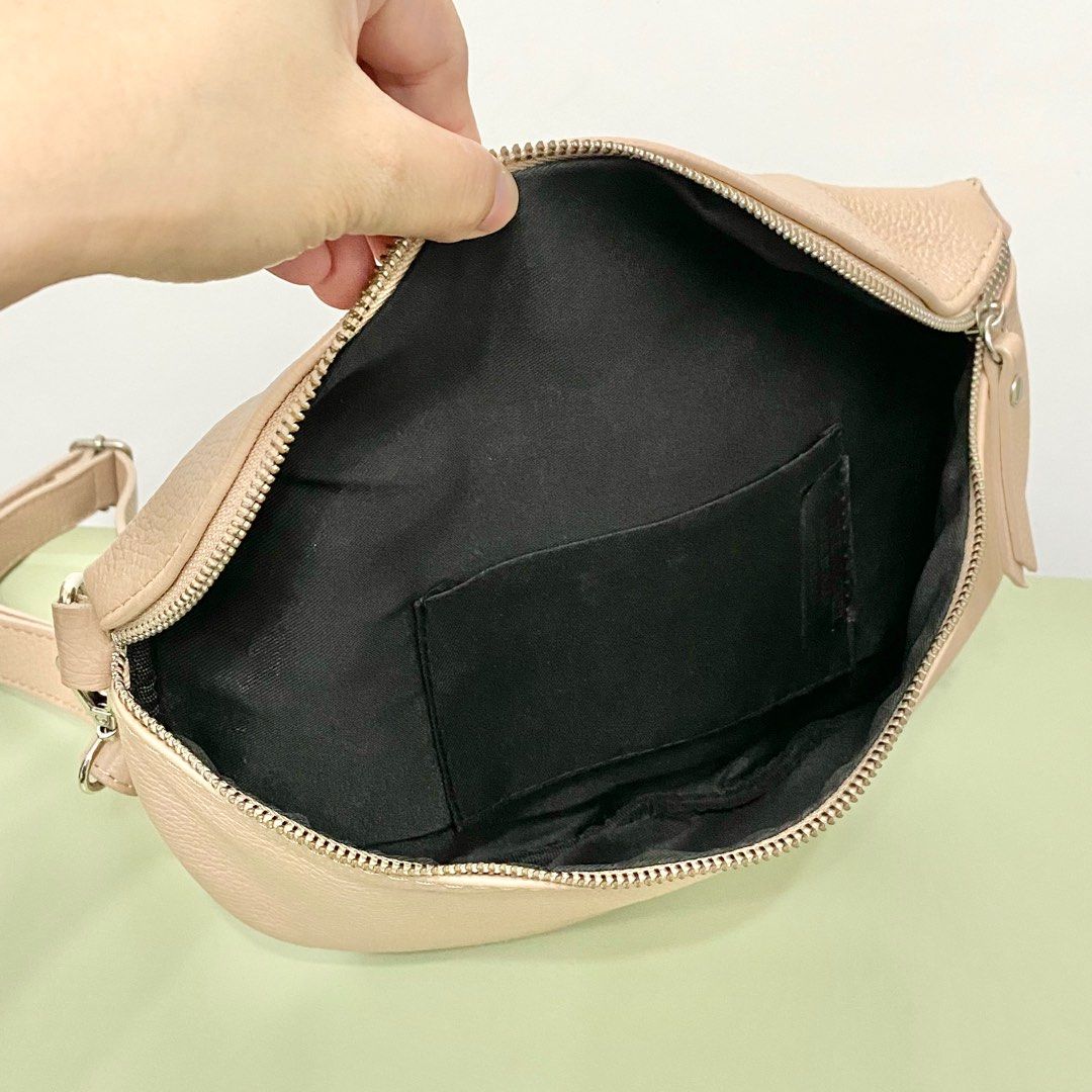 Leather Belt Bag/Fanny Pack (Category: Cross-body Bags) located in Makati City. Submitted by aideclutter (Listing ID 1380000796, Image 2). Description: • Made in Italy • Bought in Switzerland • Genuine Leather • Size : 11in (W) x 8in (H) • Clean, inside and out • Used only a few times • Serious buyers only (please don’t waste my time) • Buyer shoulders DF.