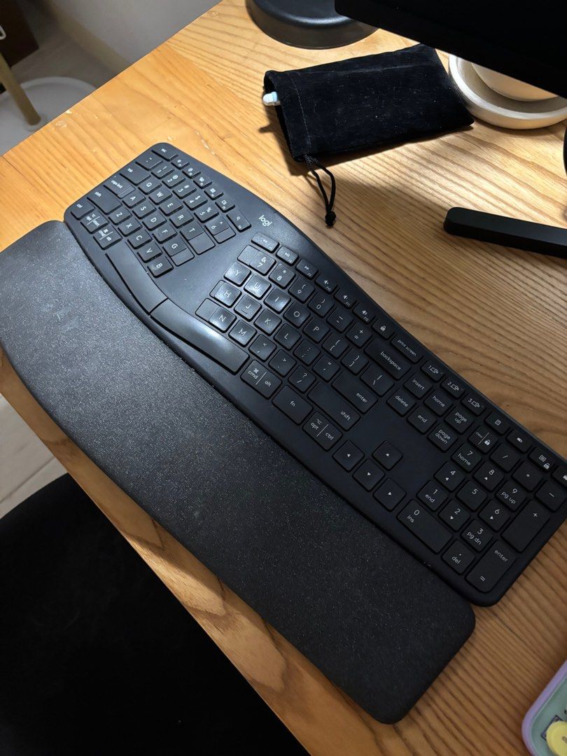 Logitech ERGO K680 Split Keyboard (Category: Computer Keyboard) located in Taguig. Submitted by kristinallim (Listing ID 1380042784, Image 1). Description: .