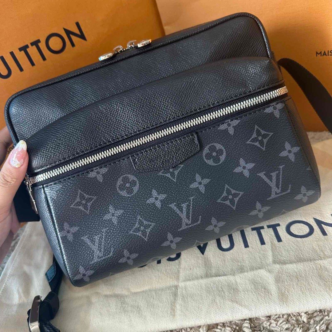 Louis Vuitton LV Messenger Bag (Category: Luxury Bags & Wallets) located in Manila. Submitted by nix1203 (Listing ID 1380072762, Image 2). Description: WTS LV Messenger Bag Discontinued Model Eclipse Comes with dust bag Still in good condition.