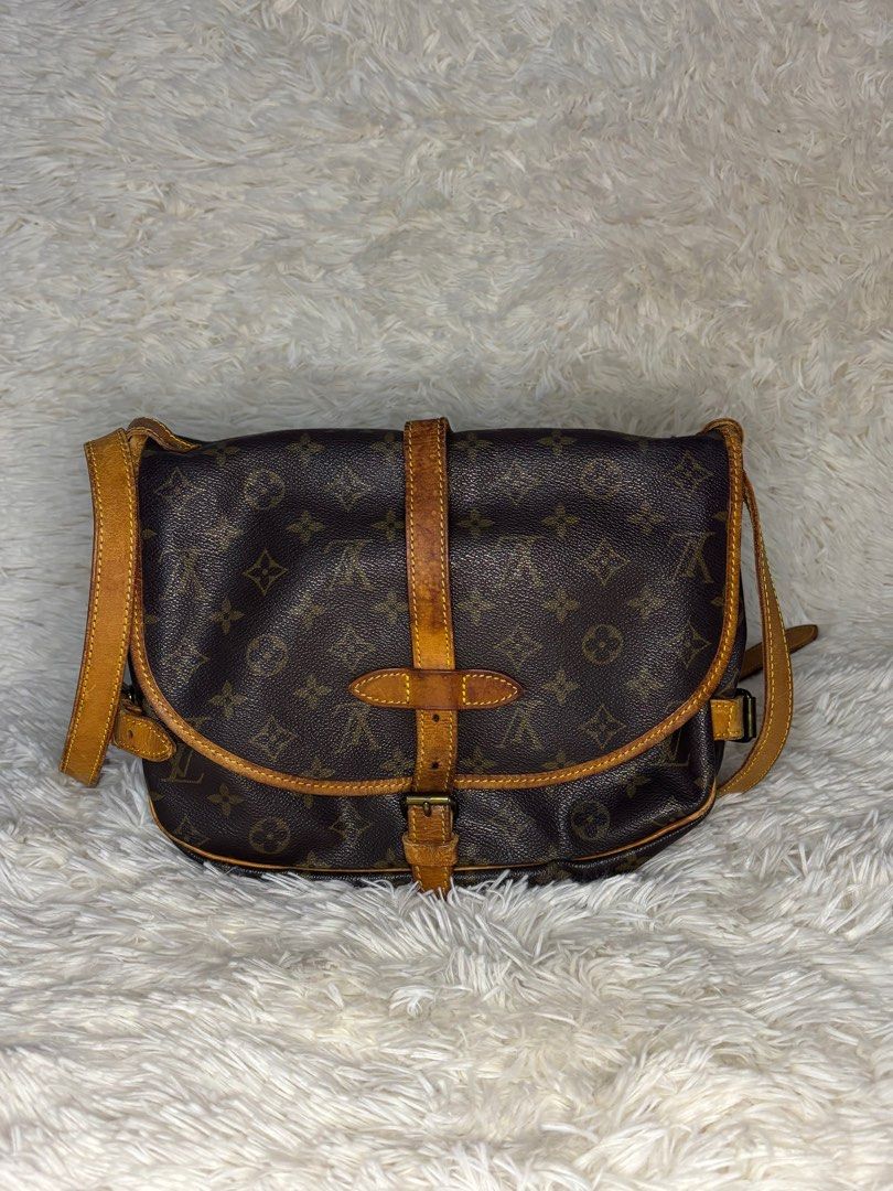 Louis Vuitton Monogram Canvas Saumur 30 Messenger Bag (Category: Luxury Bags & Wallets) located in Bacoor. Submitted by baggedbyjuls (Listing ID 1380079478, Image 2). Description: 100% Original Pm me for more deets NO TO BOGUS BUYER‼️ COD NOT AVAILABLE‼️ MOP: G-Cash BPI via Online Bank Transfer.