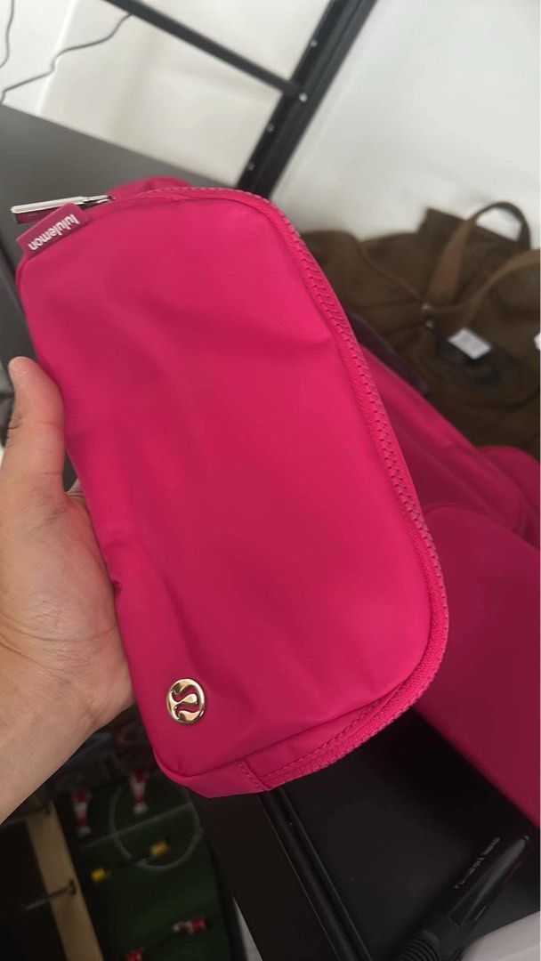 Lululemon Everywhere beltbag 1L (Category: Cross-body Bags) located in Zamboanga. Submitted by Basicallyang (Listing ID 1379920288, Image 1). Description: Authentic Passionate 1L.