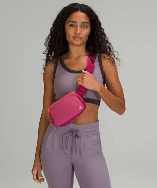 Lululemon Everywhere beltbag 1L (Category: Cross-body Bags) located in Zamboanga. Submitted by Basicallyang (Listing ID 1379920288, Image 3). Description: Authentic Passionate 1L.