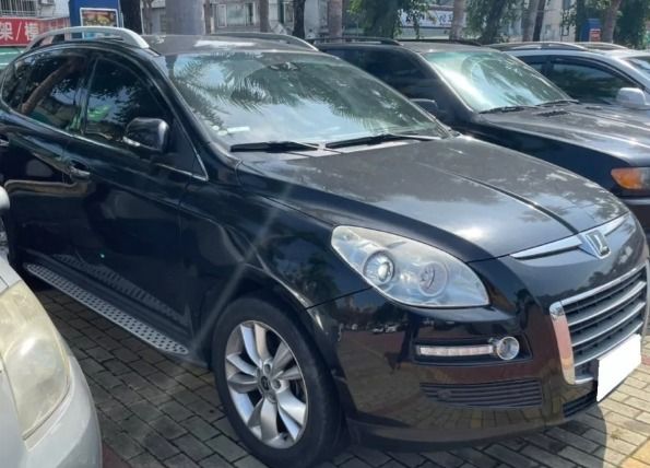 由 yan_xiu (刊登 ID 1379964413，圖片 2) 提交，位於 台中市 (Taichung) 的 Luxgen 7 SUV 2012款 黑色 全廠認證車 車商勿擾 (類別：汽車出售)，說明：🎶顏色：黑色 🎶排氣量：2.2L 🎶出廠：2012 🎶行駛里程：13萬公里 胎壓偵測 循跡系統 Keyless免匙系統 煞車輔助系統 防盜系統 安全氣囊 動態穩定系統 ABS防鎖死 👍最有公信力的認證 👍車況與認證表不符 , 退車並全額退費 👍車況及里程公開化 👍檢定報告 🧸因車價划算、車況認證，詢問人數多，請提前預約看車 🎀我也可為您尋車!告訴我您的需求與預算，讓我為您圓夢 ✅可分期 ✅可貸款✅車換車 🎀貸款配合/協助分期 ⚠️車商販售 非自售 請車行勿擾⚠️ 🉑全台北中南皆有服務據點 歡迎私訊預約賞車 🎊請提前私訊預約賞車 🎊請提前私訊預約賞車 🎊請提前私訊預約賞車 全廠認證車 車商勿擾 滿小姐:0️⃣9️⃣0️⃣5️⃣3️⃣6️⃣1️⃣0️⃣5️⃣5