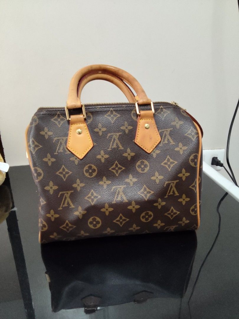 LV Speedy 25 (Category: Luxury Bags & Wallets) located in Bocaue. Submitted by mommywins (Listing ID 1380065818, Image 3). Description: Decluttering Free Sheeping Via FLASH EXpress .