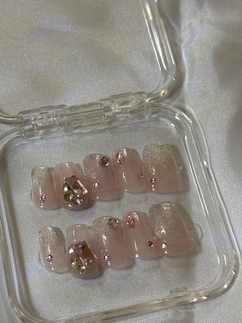 由 75shop.w (刊登 ID 1379920005，圖片 3) 提交，位於 台北市 (Taipei) 的 穿戴甲M (類別：美甲、手部保養)，說明：一副$100 三副$270。
