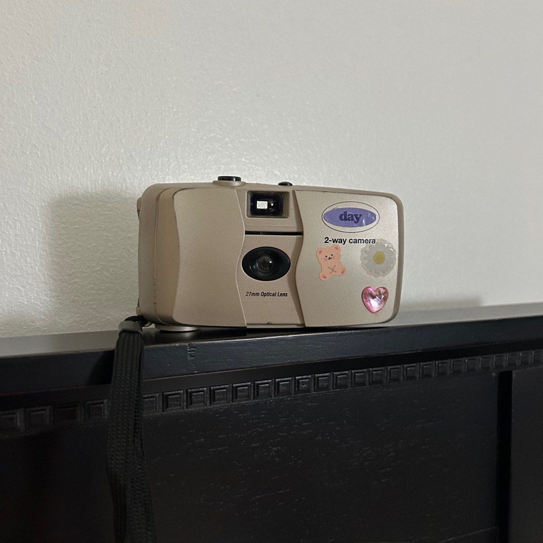 Manual Film Camera (Category: Cameras) located in Paranaque City. Submitted by cluttered.room (Listing ID 1380010953, Image 1). Description: THIS IS NOT TESTED! rfs: Bought on a whim but never got to use it and I already have a Kodak film camera Mode of payment: Gcash only.