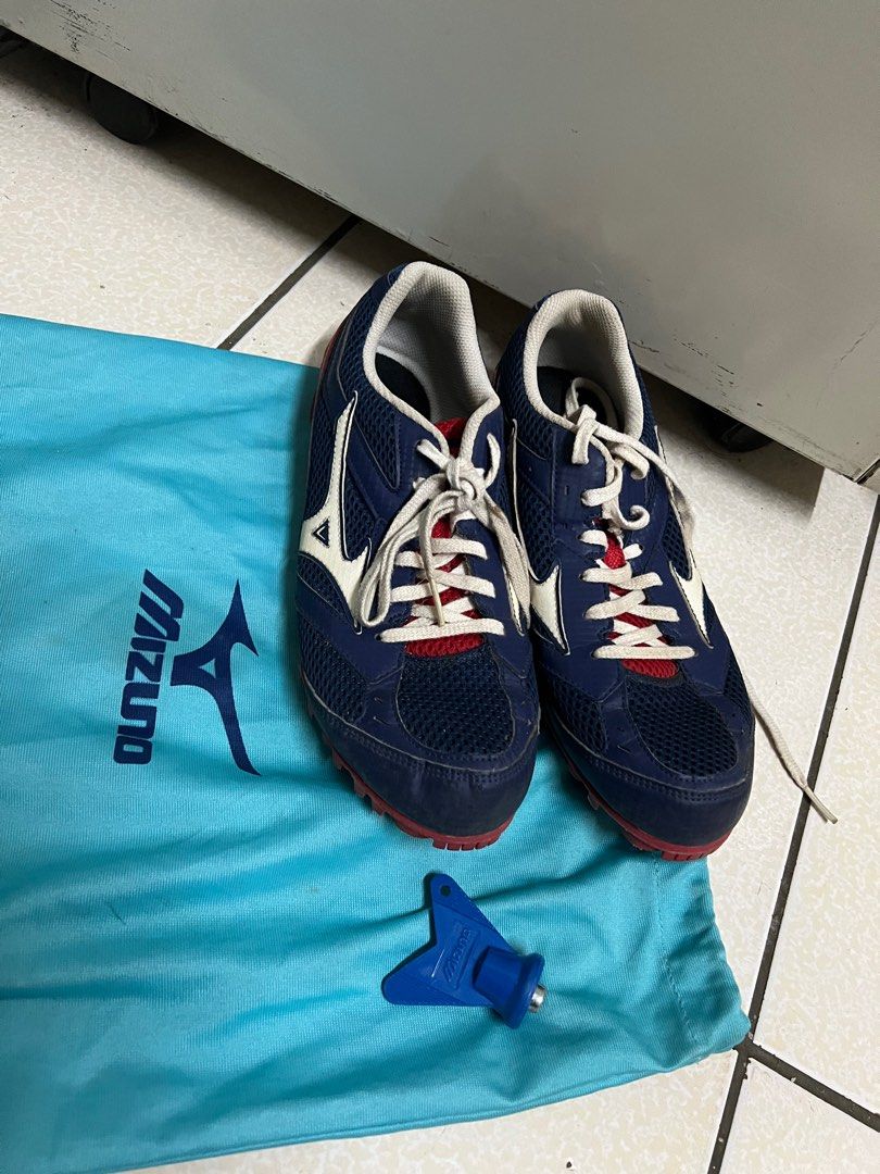 由 84530werlly (刊登 ID 1379993515，圖片 1) 提交，位於 桃園市 (Taoyuan) 的 Mizuno釘鞋（短釘）26號 (類別：其他運動配件)，說明：僅附短釘 - 有使用痕跡，土未清自行處理，鞋號26cm，有問題請私訊。