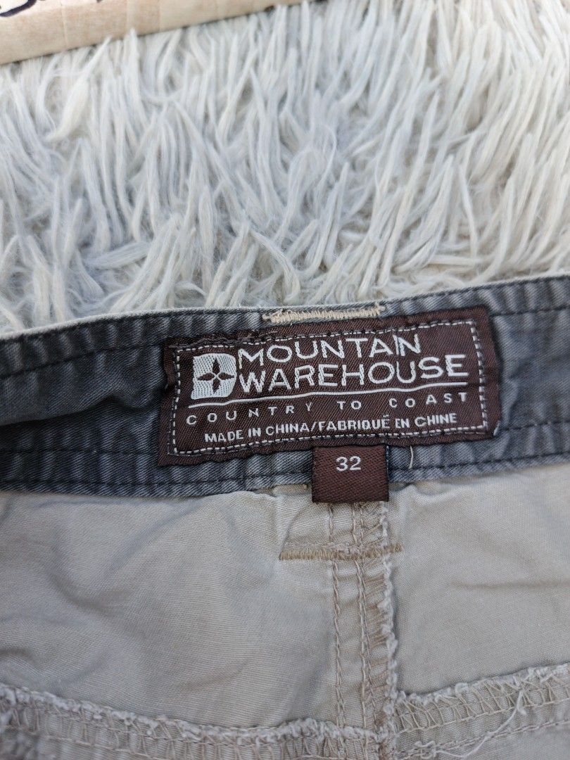 Mountain warehouse (Category: Jeans) located in Manila. Submitted by thebrothrift (Listing ID 1380097275, Image 3). Description: Mountain warehouse cargo pants🔥 Waistline:32 Length:41 Excellent condition No issue ‼️ Solid nito boss🤝 450💸.