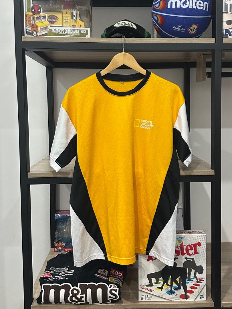 National Geographic Earth Day Run singlet (Category: Activewear) located in Quezon City. Submitted by arthurmartingo (Listing ID 1380081746, Image 1). Description: Fits like an XL.