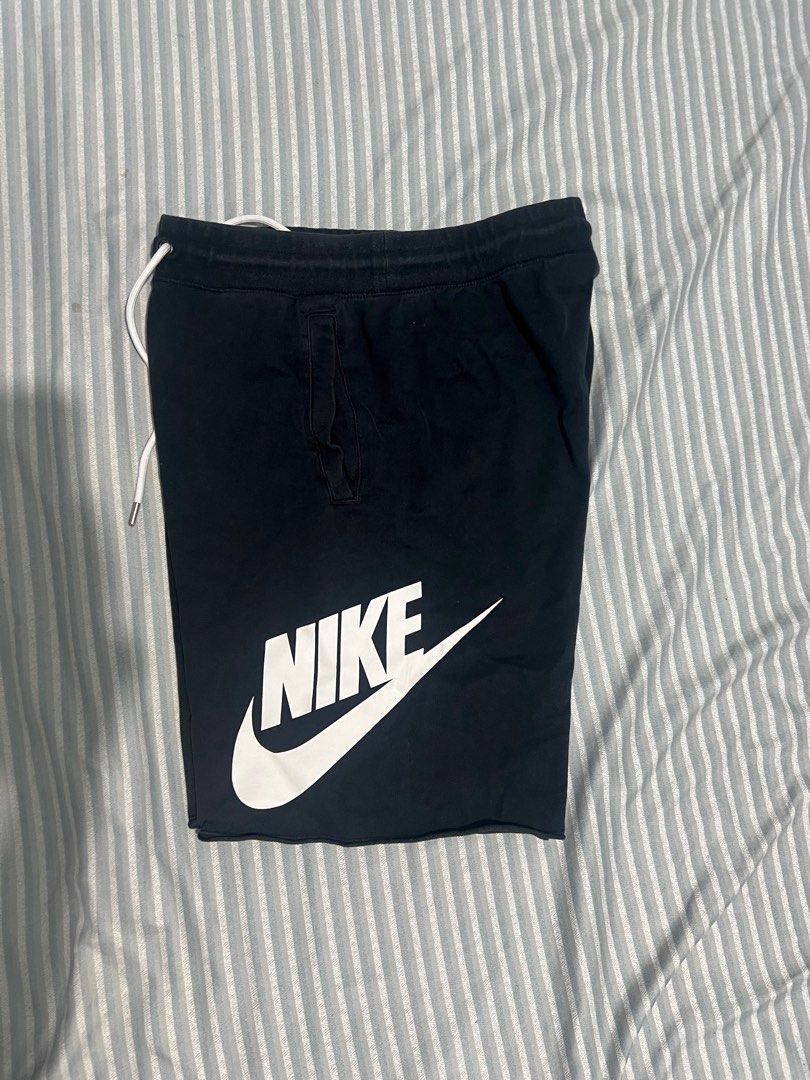 NIKE ALUMNI (Category: Shorts) located in Daraga. Submitted by sudeee (Listing ID 1380083916, Image 1). Description: NIKE ALUMNI Dimes: 28-32Width 19Length 11Leg Open Issue: None Color Rate: 9.5/10.