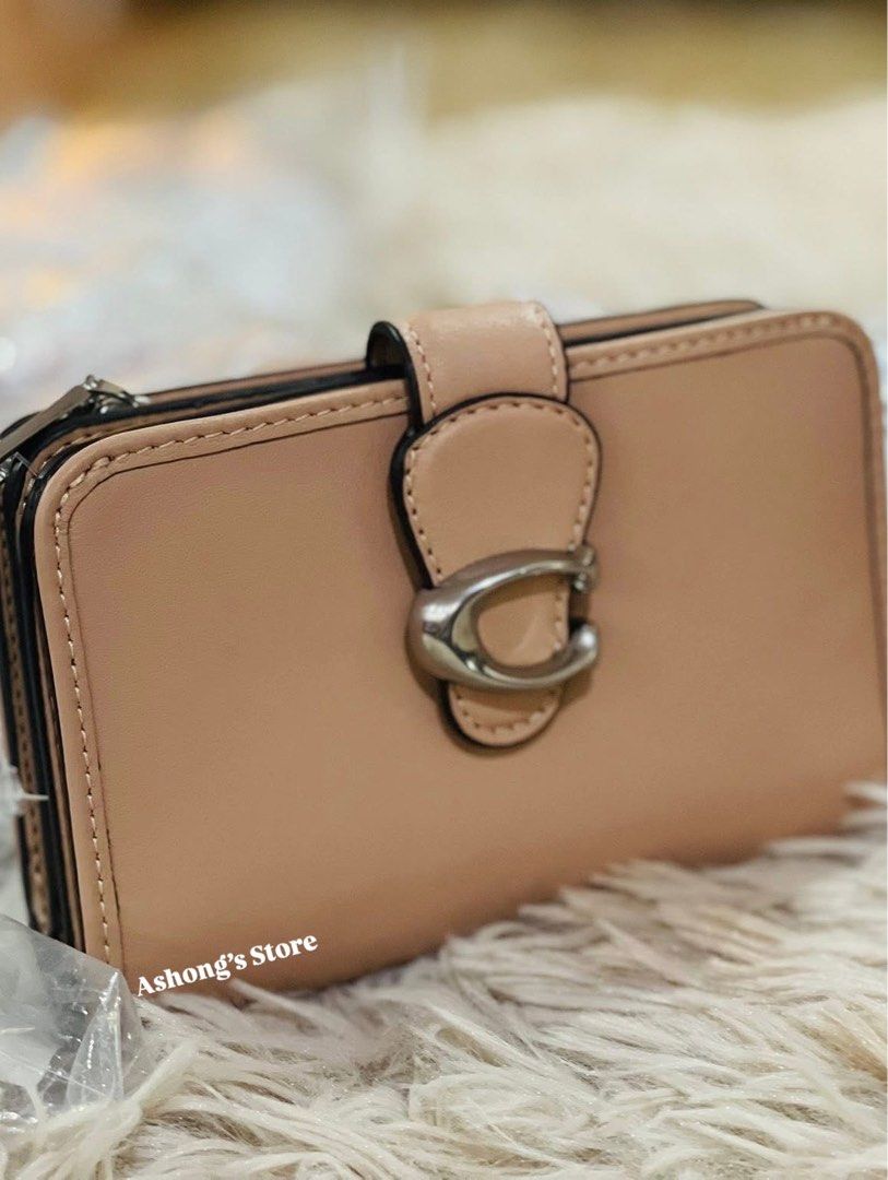 💯ORIGINAL COACH TABBY WALLET MEDIUM BIFOLD BUFF COLOR (Category: Luxury Bags & Wallets) located in Quezon City. Submitted by ashongsstore (Listing ID 1379988831, Image 1). Description: 🇵🇭AVAILABLE🇵🇭 Ready to Ship PM us to Order🛍️🛒 All items are OG! 💯.