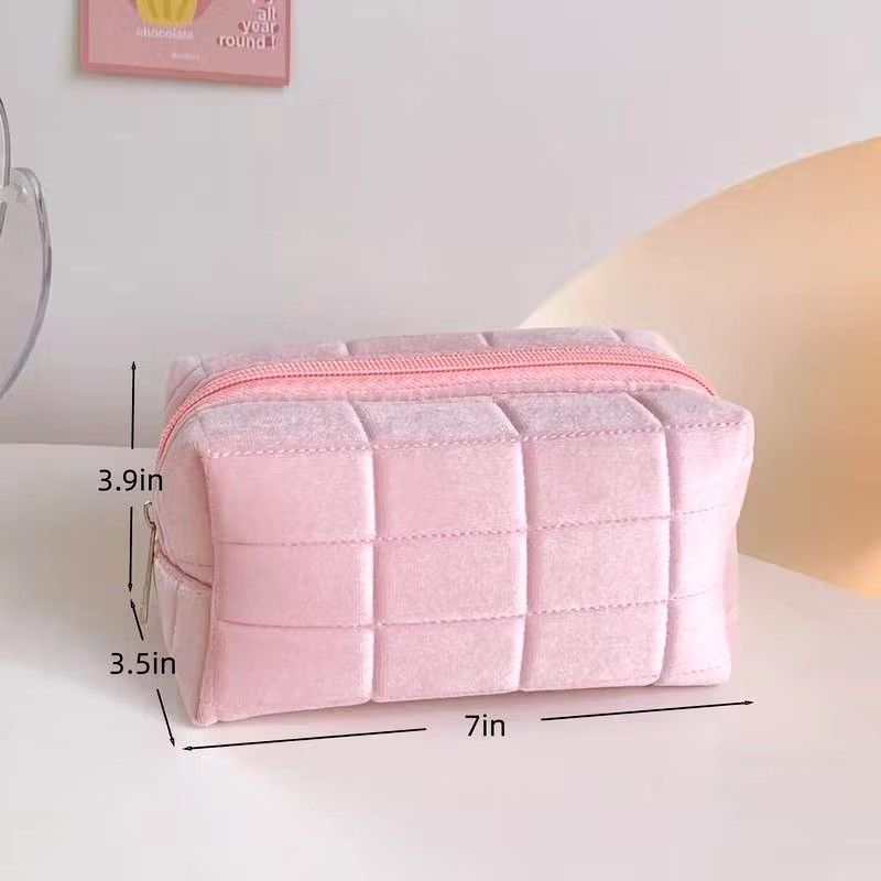 Puffy Make Up Pouch (Category: Makeup) located in Quezon City. Submitted by beautynglamph (Listing ID 1380027133, Image 2). Description: The surface is made of quality material, soft to the touch and easy to clean Can be kept easily in your bag, Lightweight design and easy to carry on traveling or business trip This makeup bag is easy to storage and pick items, make the small makeup pouch more useful and effective It is suitable for carrying vari
