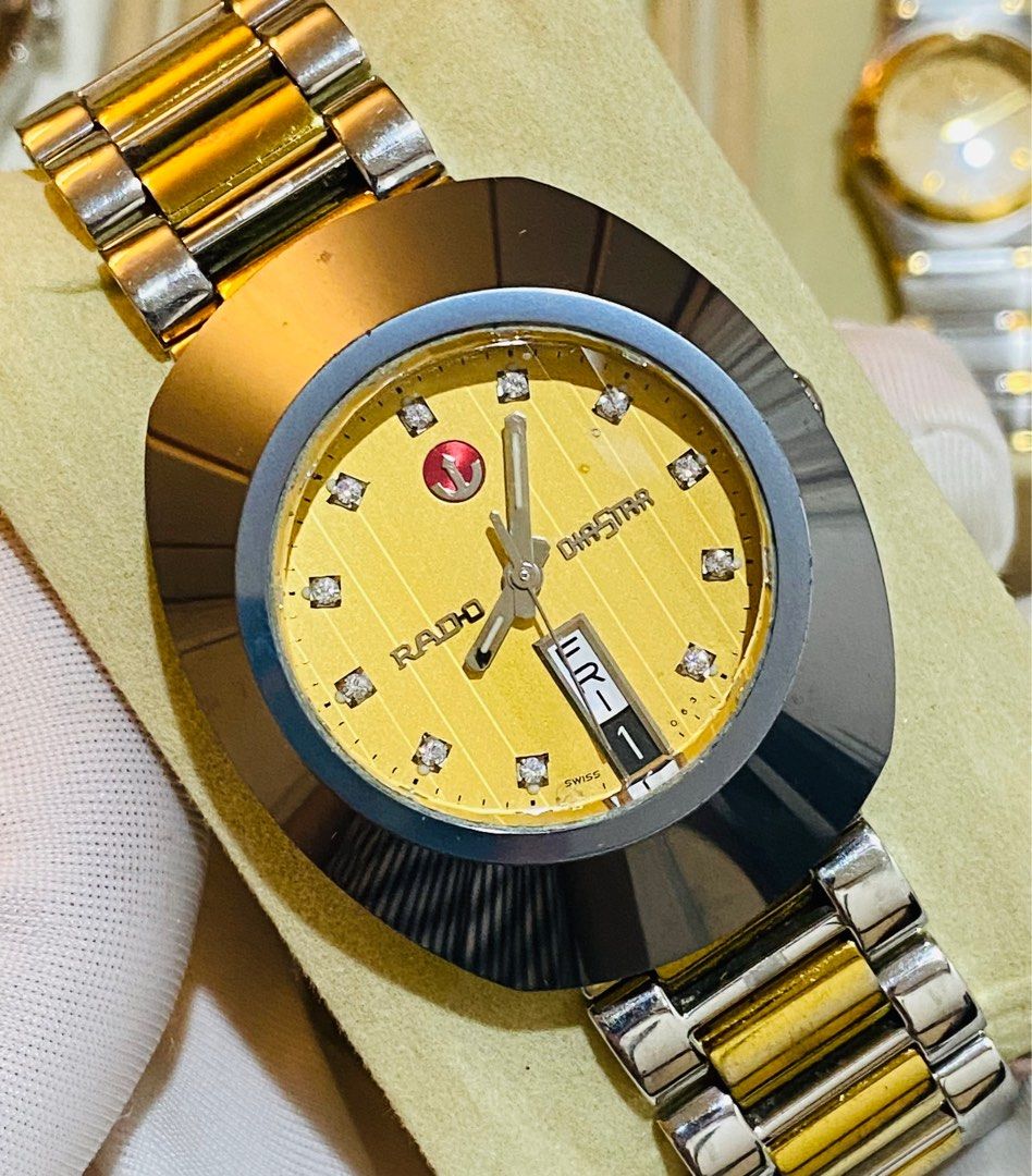 Rado Diastar Mens Watch (Category: Men's Watches) located in Baliuag. Submitted by clicksmileph (Listing ID 1380001740, Image 2). Description: Rado Diastar Automatic Mens Watch 35,000 Php Automatic Movement Case size 35.5mm Scratch-resistant Sapphire crystal glass 30m water resistant Stainless steel / PVD Condition: 8/10 Open for meet-ups within Bulacan, Metro Manila & Pampanga 📩Direct Message for more info.