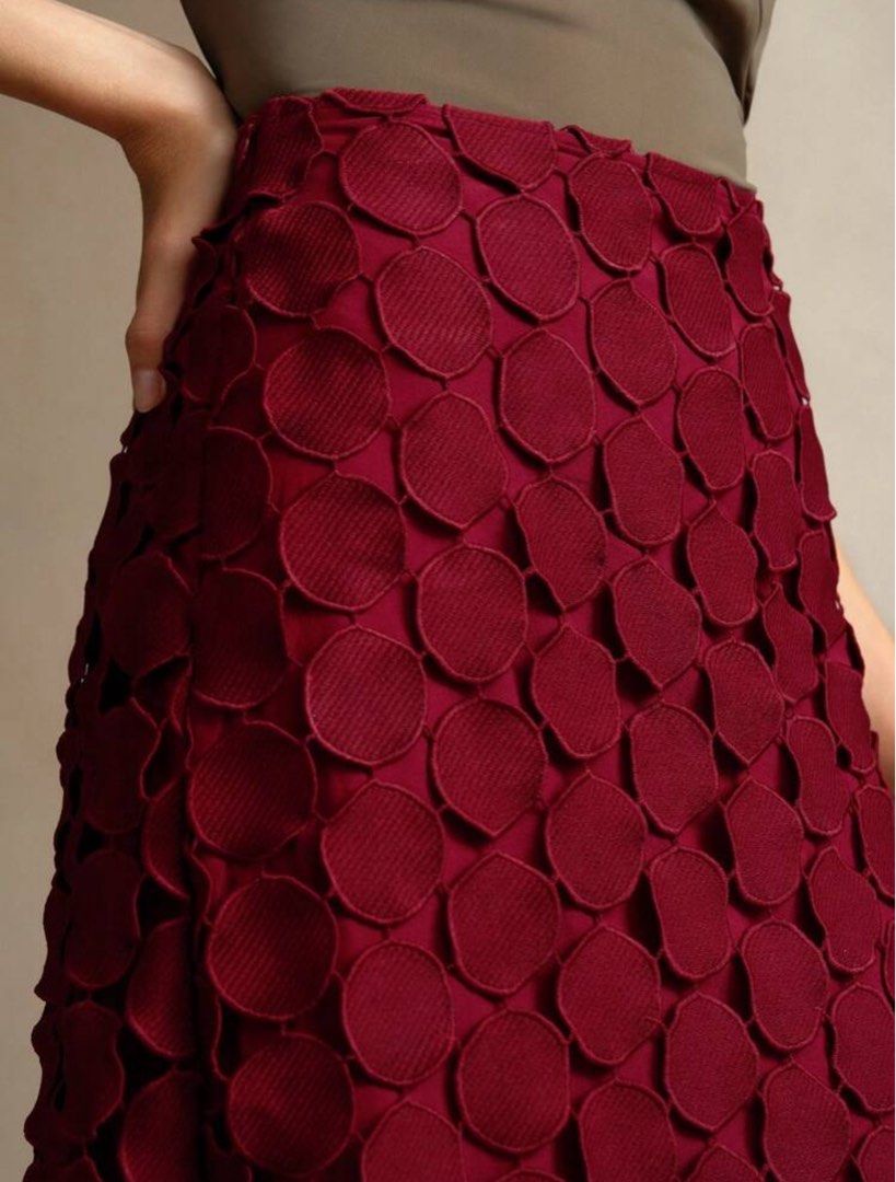 Red Maroon Burgundy Double Layered Skirt (Category: Skirts) located in San Juan City. Submitted by kassyjsn (Listing ID 1379931245, Image 2). Description: Super love this skirt! Love the flowy detail. Only used for 2 hours. Still has a tag. Good as brand new :) Best fits M. Please see measurements. Material: Woven fabric Red Maroon Burgundy Double Layered Skirt.